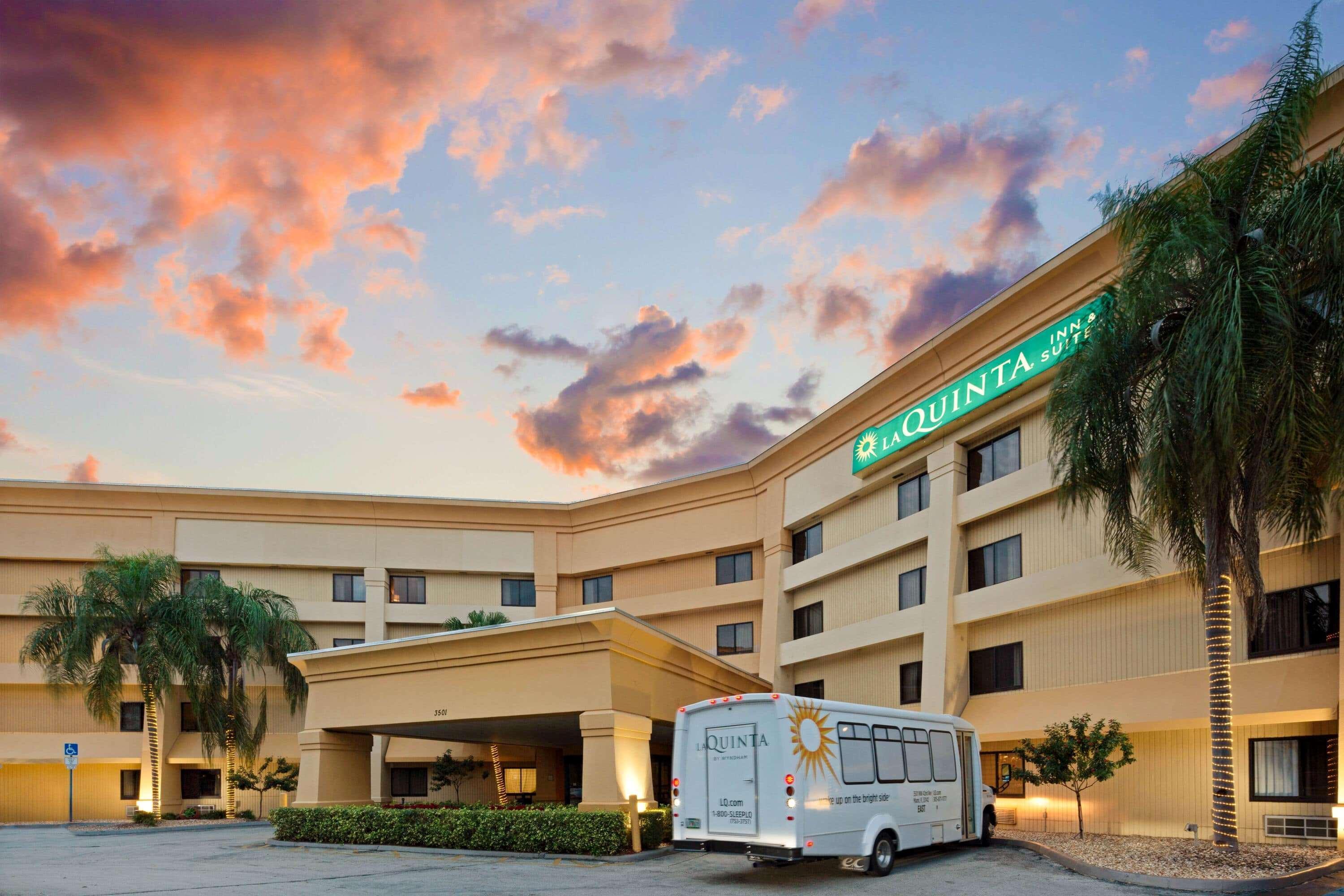 La Quinta By Wyndham Miami Airport East Hotel Buitenkant foto